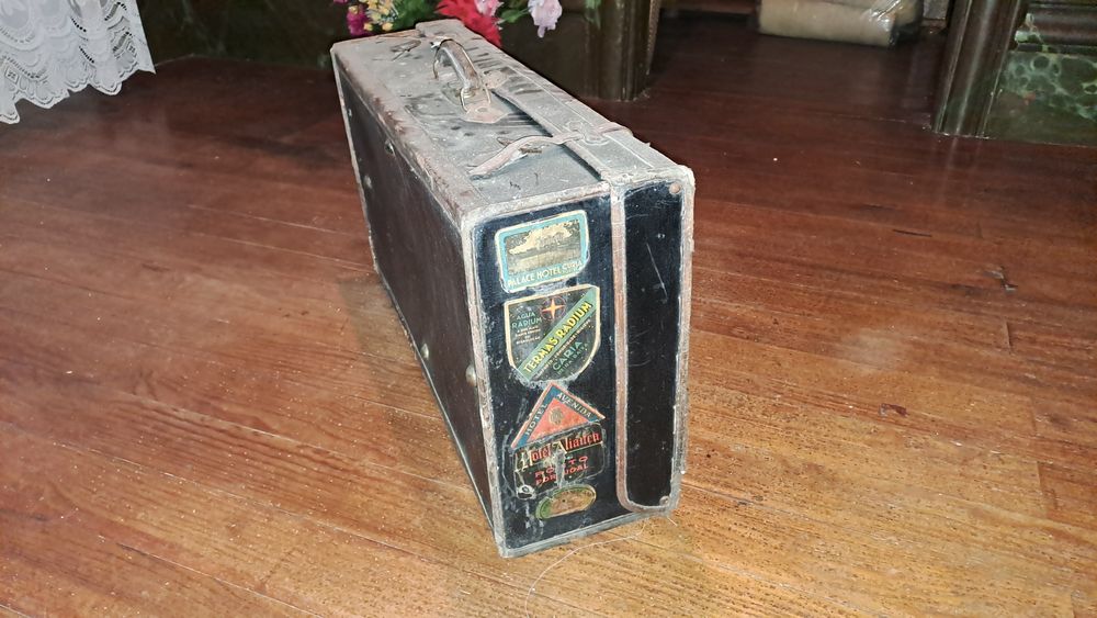 mala antiga de viagem