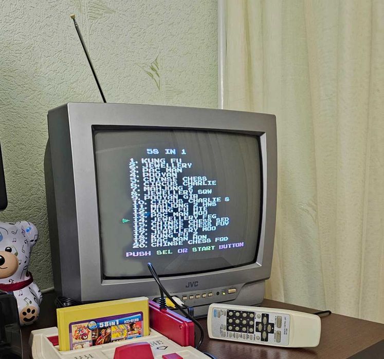 Телевізор JVC AV-1415