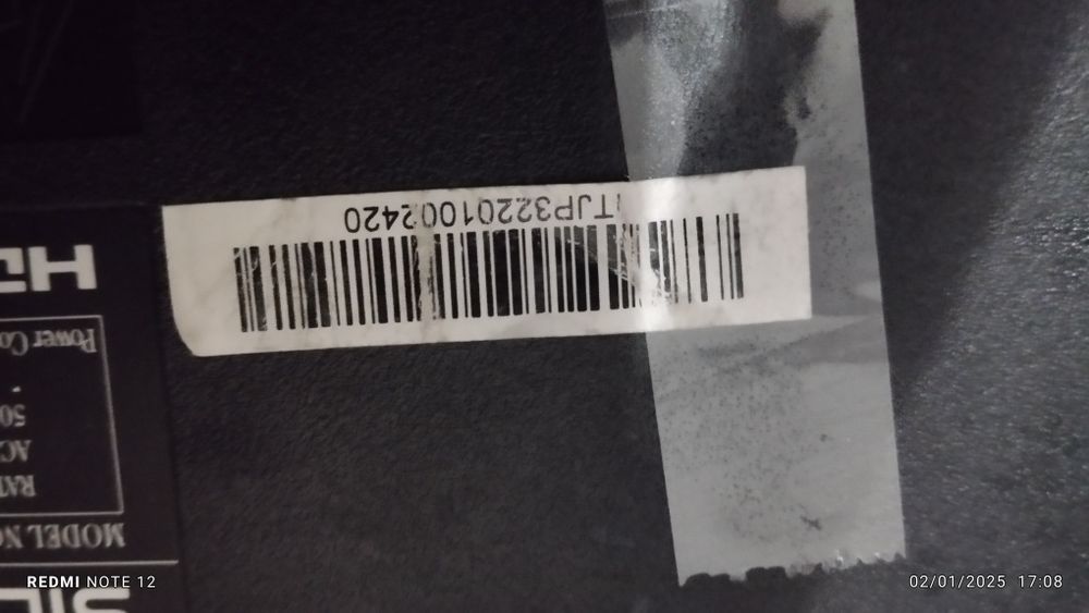 Vendo TV silver 32 para peças ou para quem saiba reparar o ecrã da TV.