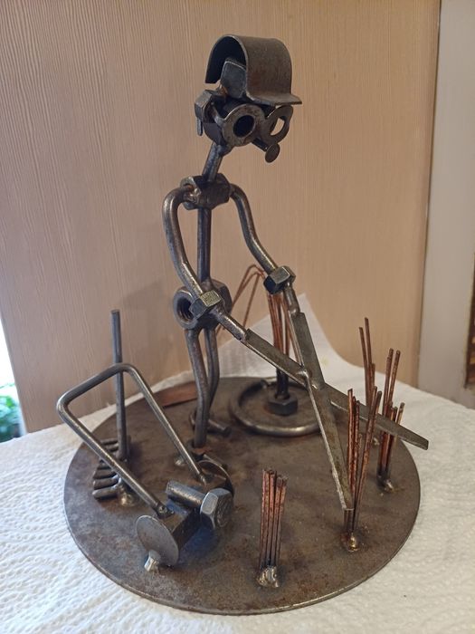 Figura metalowa ogrodnik okazja