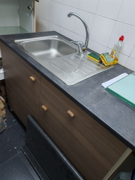Balcão cozinha com pio e torneira