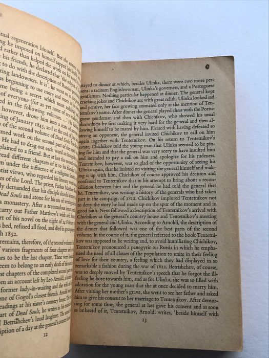 Livro "Dead Souls" de Nikolai Gogol