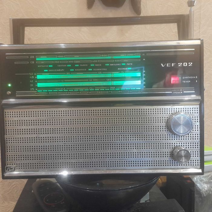 Радиоприёмник ВЭФ - 202  с FM.