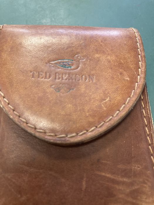 Cigarreira em pele, Ted Benson