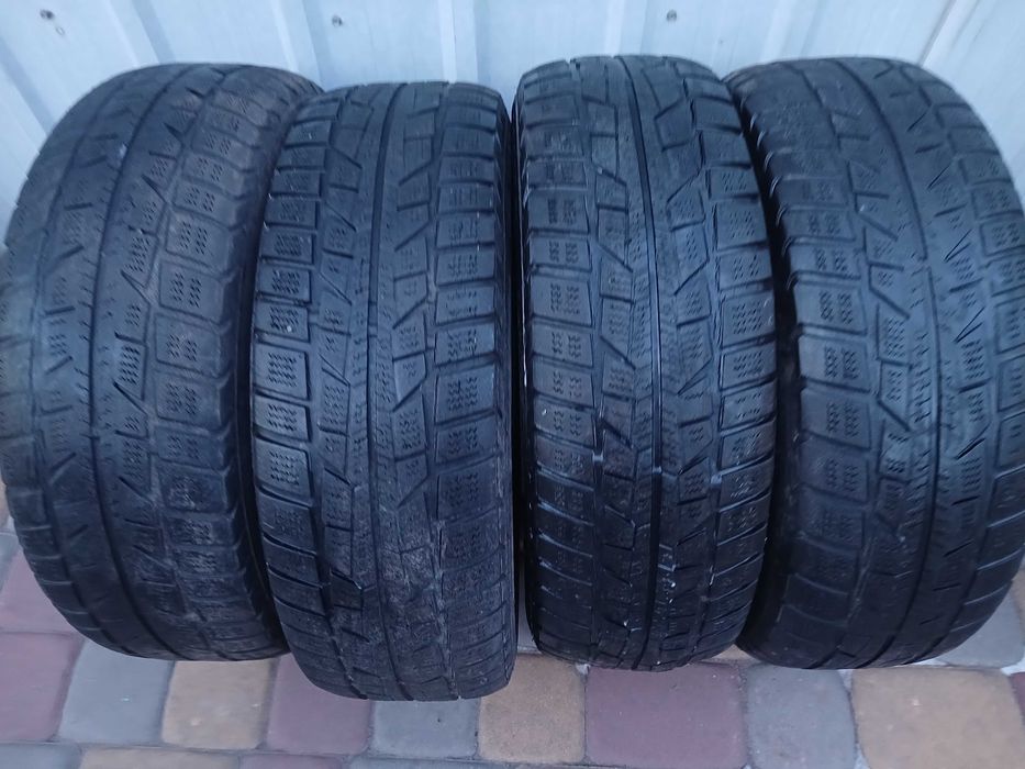 Резина зимняя 185/60/14 Marangonni Winter  в нормальном состоянии