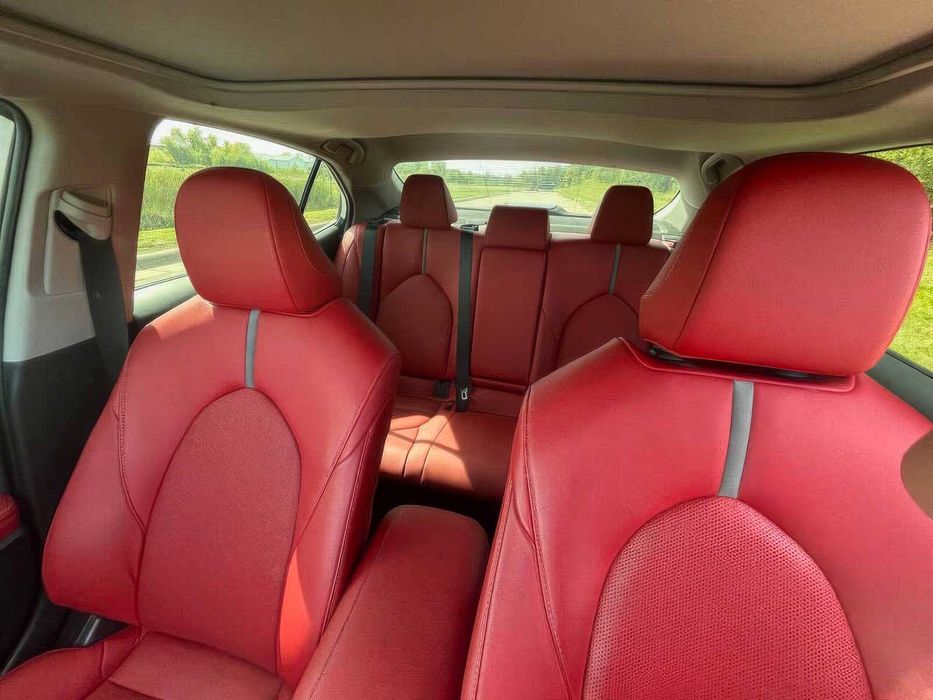 Toyota Camry      2024