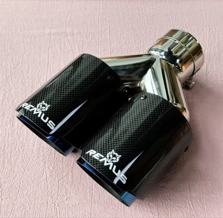 Podwójna końcówka wydechu karbon