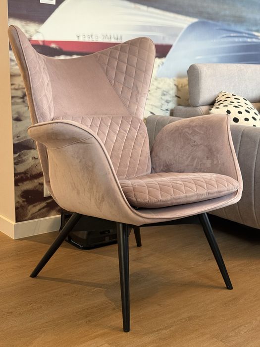 Fotel uszak Kare Design zamszowy  różowy goldrose