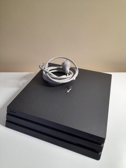 Konsola PS4 Pro 1T + Kabel