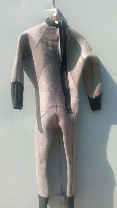 мокрый костюм для дайвинга р 48-50.рост 160- 170