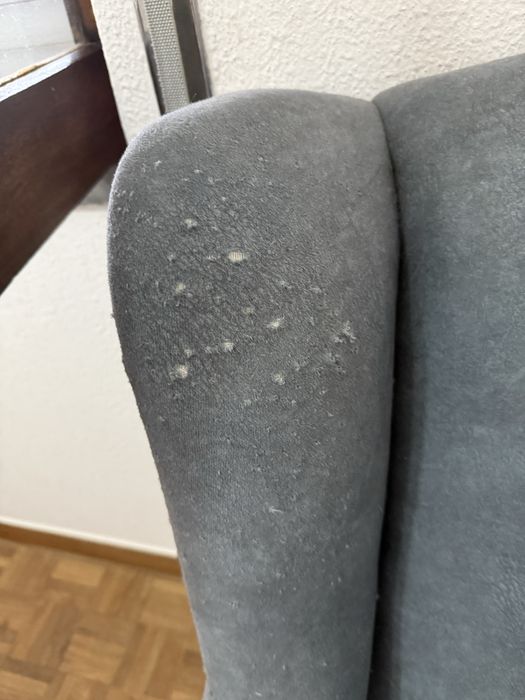 Poltrona Azul, com marcas de uso