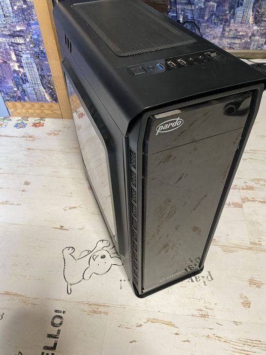 Компʼютер в доброму стані, монітор з клавіатурою у комплекті