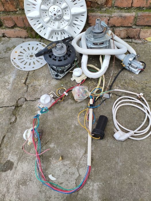 Запчастини до сатурн