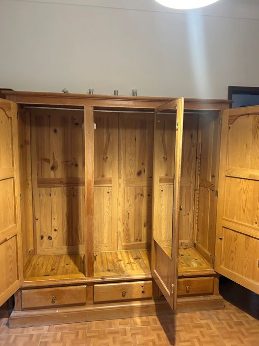 Móvel em pinho vintage de ótima qualidade