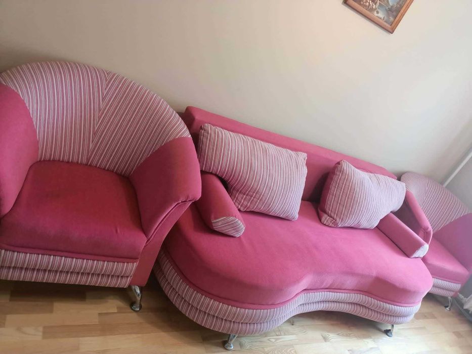 Różowa kanapa + 2 fotele
