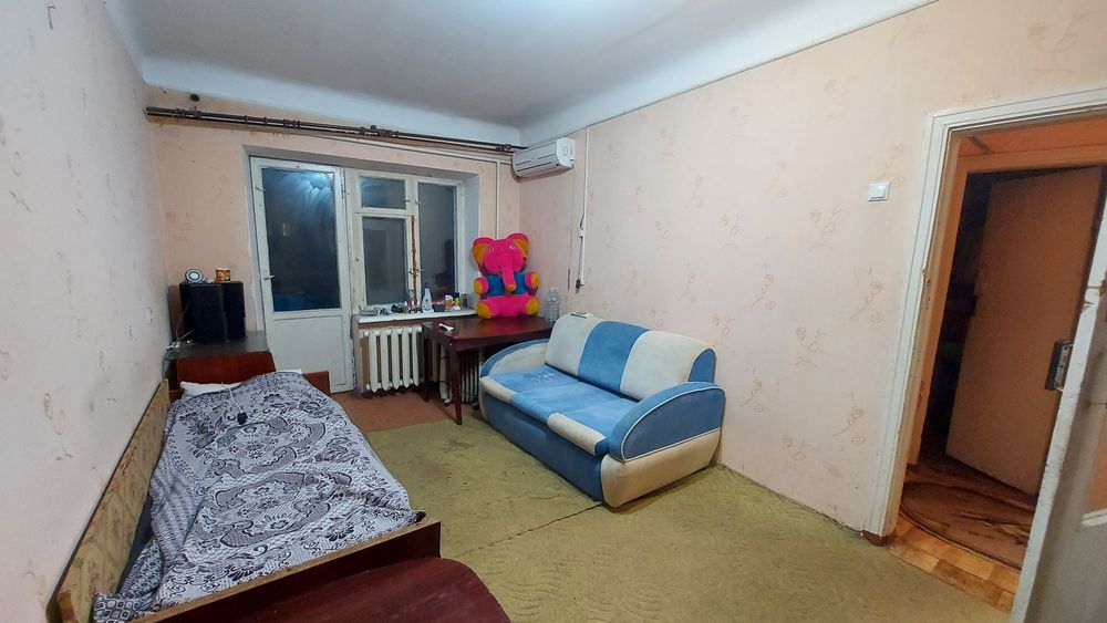 Продам 2-к квартиру в центре города возле парка Шевченко.