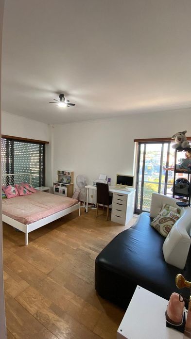 T3, 2 casas de banho garagem e arrecadação