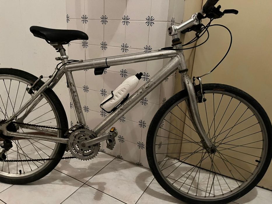 Bicicleta com pneus novos