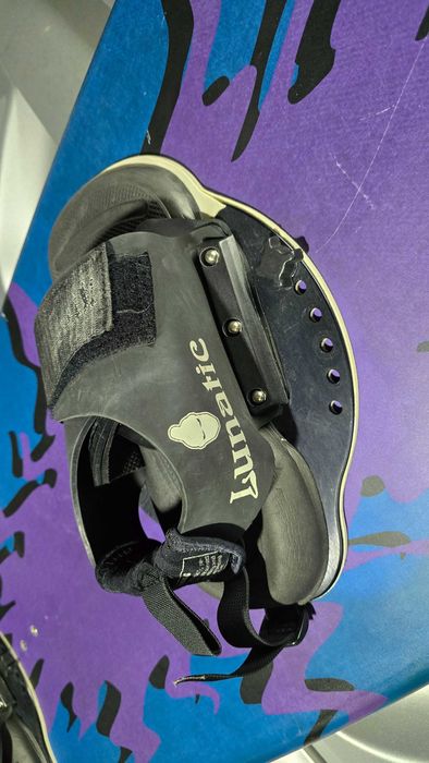 Prancha Wakeboard com par de botas universal e colete.