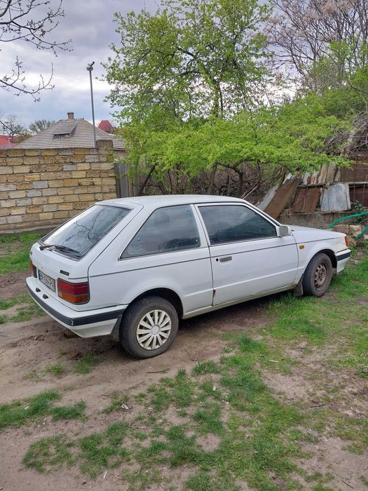 Мазда 323 Mazda автомобиль