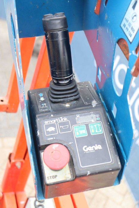 Plataforma elevatória tesoura elétrica Genie GS2046 8m 2012