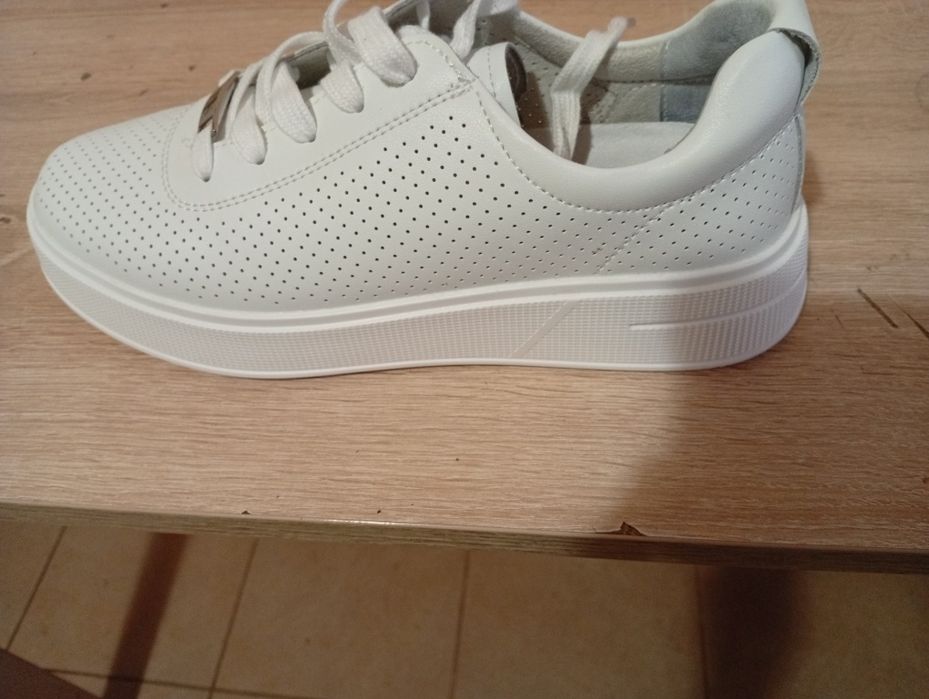Buty Damskie Nowe w pudełku z paragonem Cena 100zl