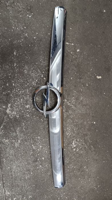 Grill OPEL MOVANO  znaczek chrom oryginał