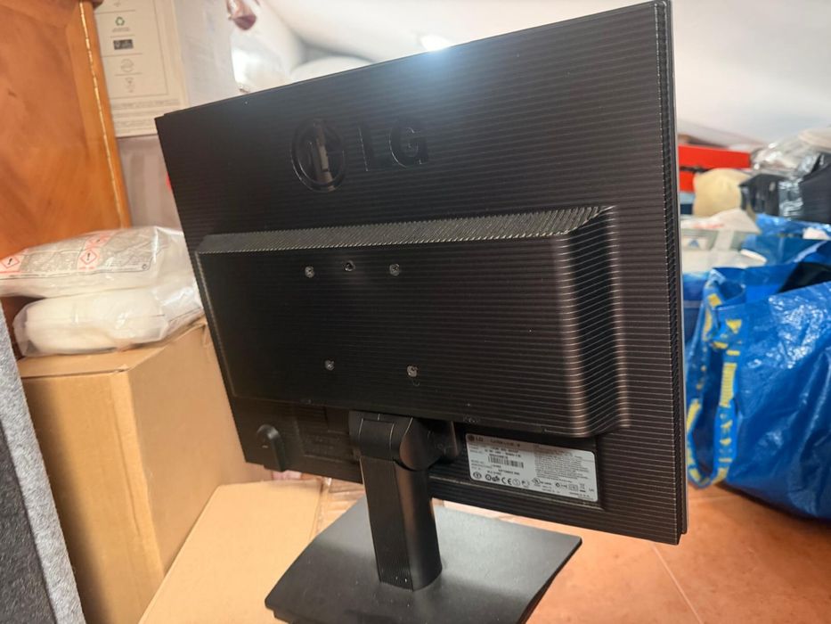 monitor LG - sem riscos ou manchas no ecrã