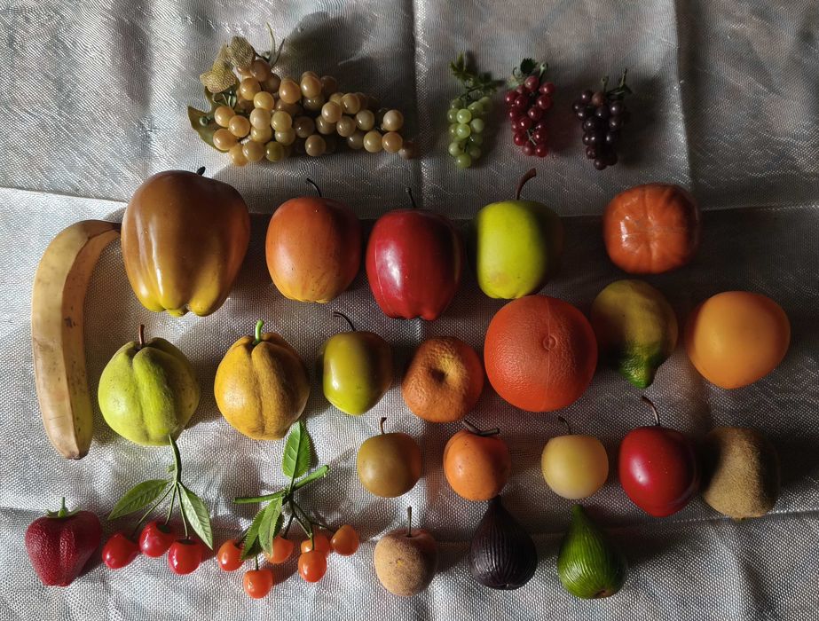 Lote de fruta artificial em borracha