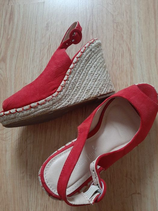 Czerwone sandały na koturnie rozmiar 36