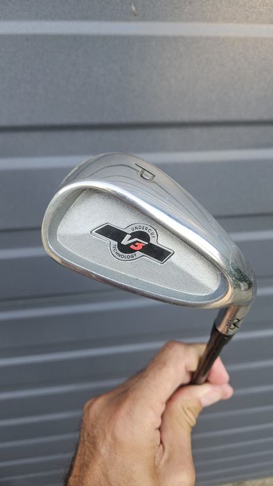 Kij golfowy iron P piching wedge nowy prawy.