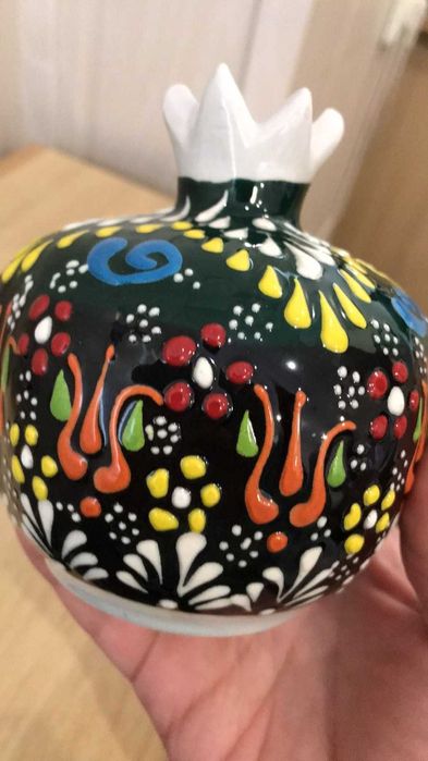 Декоративна вазочка у формі граната з вишуканим ручним розписом