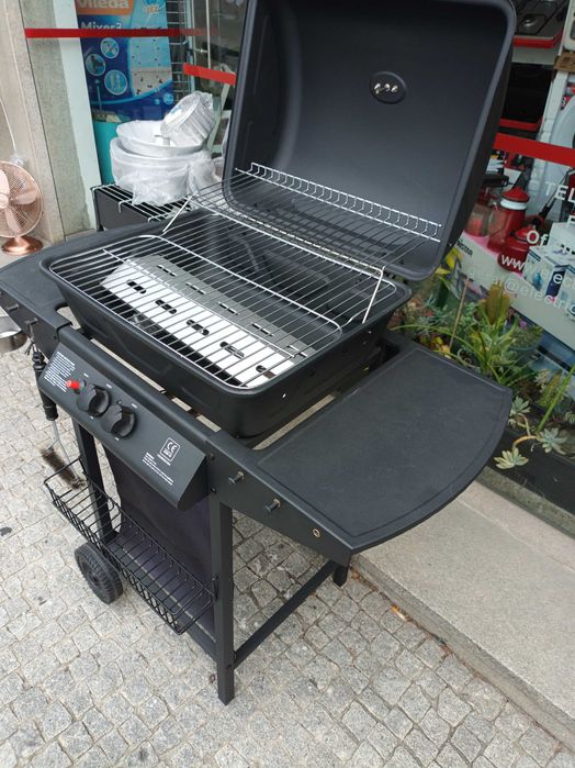 BARBECUE A GAS NOVO