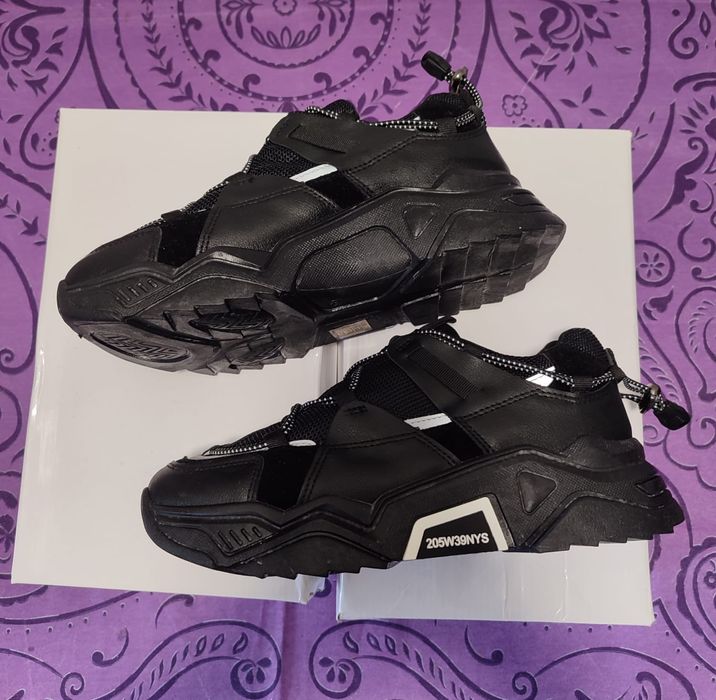 Black Slippers Size 39 and 40 – New

- Sizes: 39 and 40
- Made in P64551115693441121