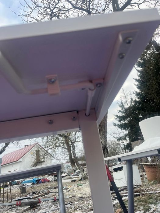 Białe stoły/biurka z regulacja