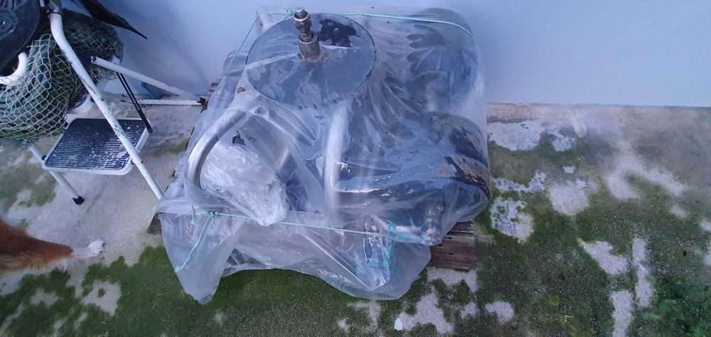 Conjunto de alador de redes e hélice barco