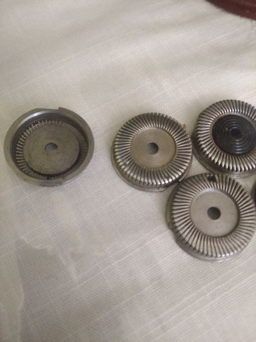 Детали электробритвы.