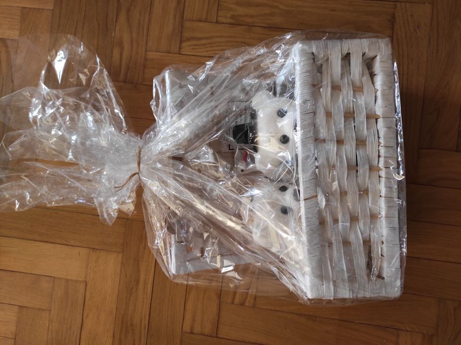 Prezent weselny kosz dla nowożeńców pluszowa para maskotki