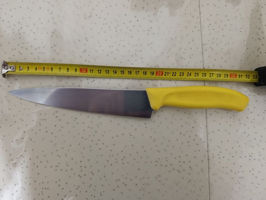Кухонний універсальний ніж Victorinox