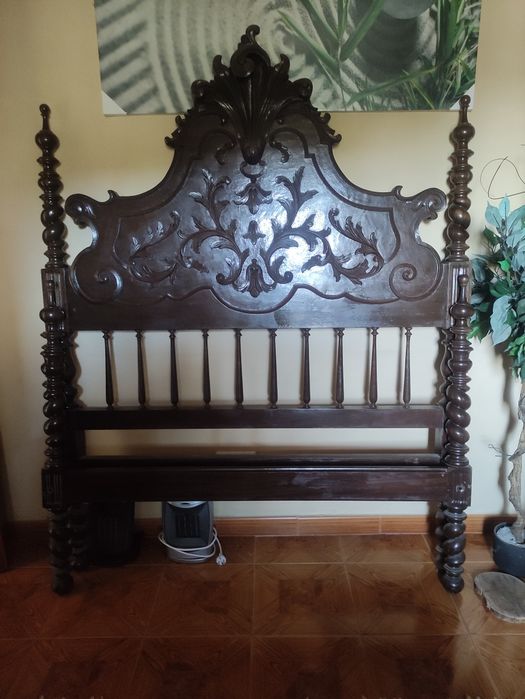 Cama casal (modelo antigo)