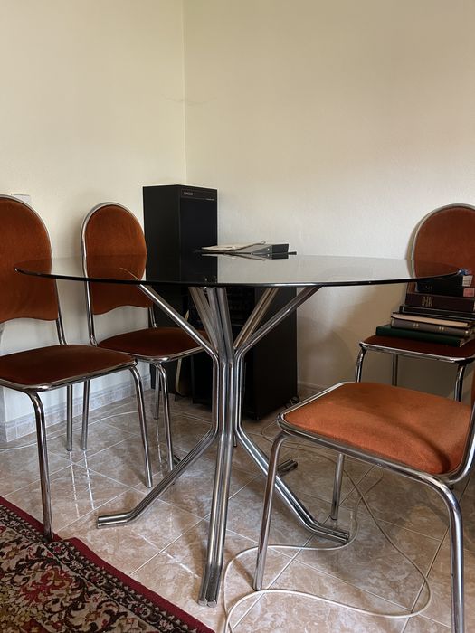 Mesa de Vidro com 6 Cadeiras
