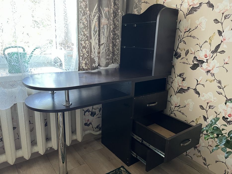 Стіл для манікюру. Тільки САМОВИВІЗ