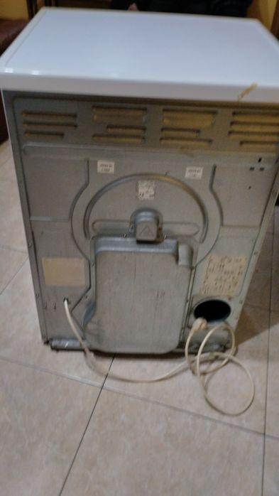 Máquina de secar roupa ler anúncio até ao final