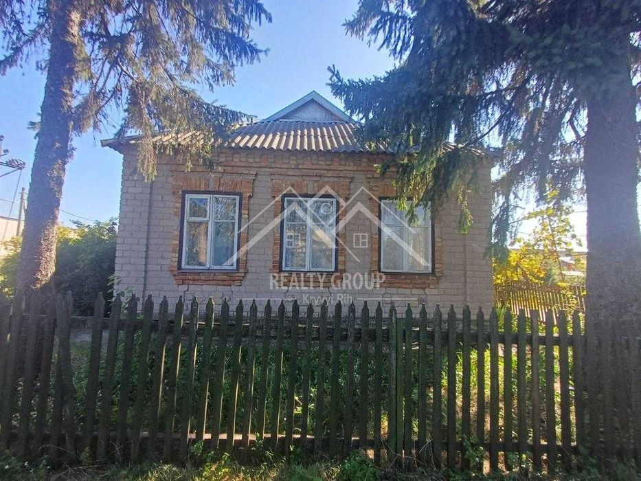 Продаж будинку в центрі с. Лозуватка з гаражем, літнею кухнею.