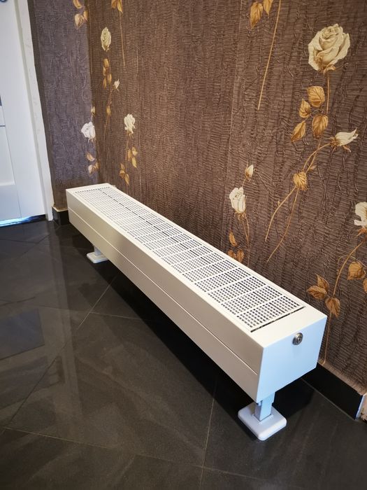 Grzejnik podłogowy Brugman seria Ergo - E2 180 -  z nóżkami