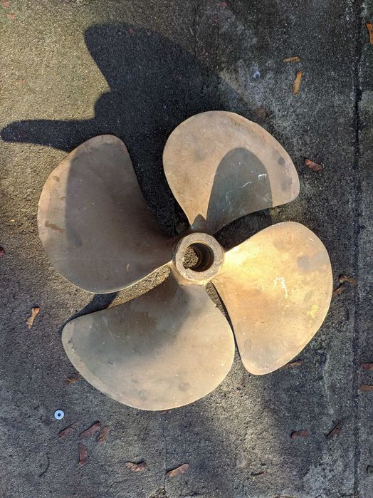 Mosiężna śruba napędowa 24 x 28