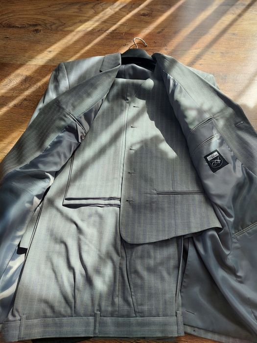 Garnitur meski szary