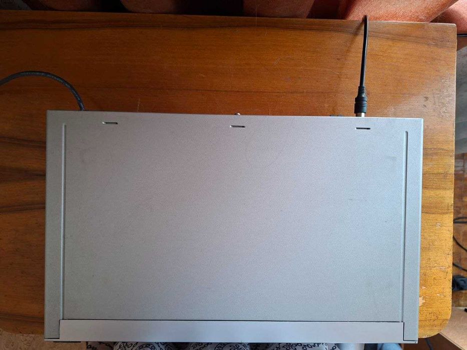 Тюнер SONY FM-AM  ST-SE520