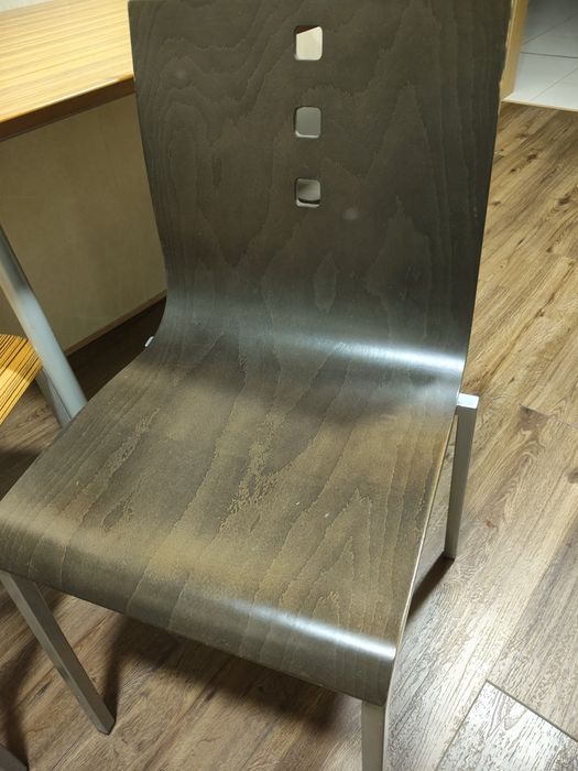 Conjunto mesa de cozinha 1,2 mt x 0,60 mt com 4 cadeiras em bom estado