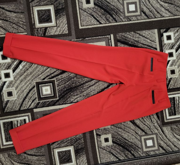 Легенькі жіночі брюки